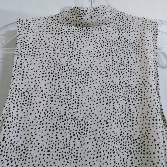 Vince Camuto Sleeveless Pullover Top - Picture 9 of 14